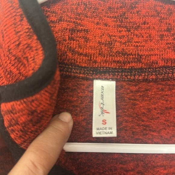 Exerted women’s red and black sweater jacket size small - Picture 2 of 4